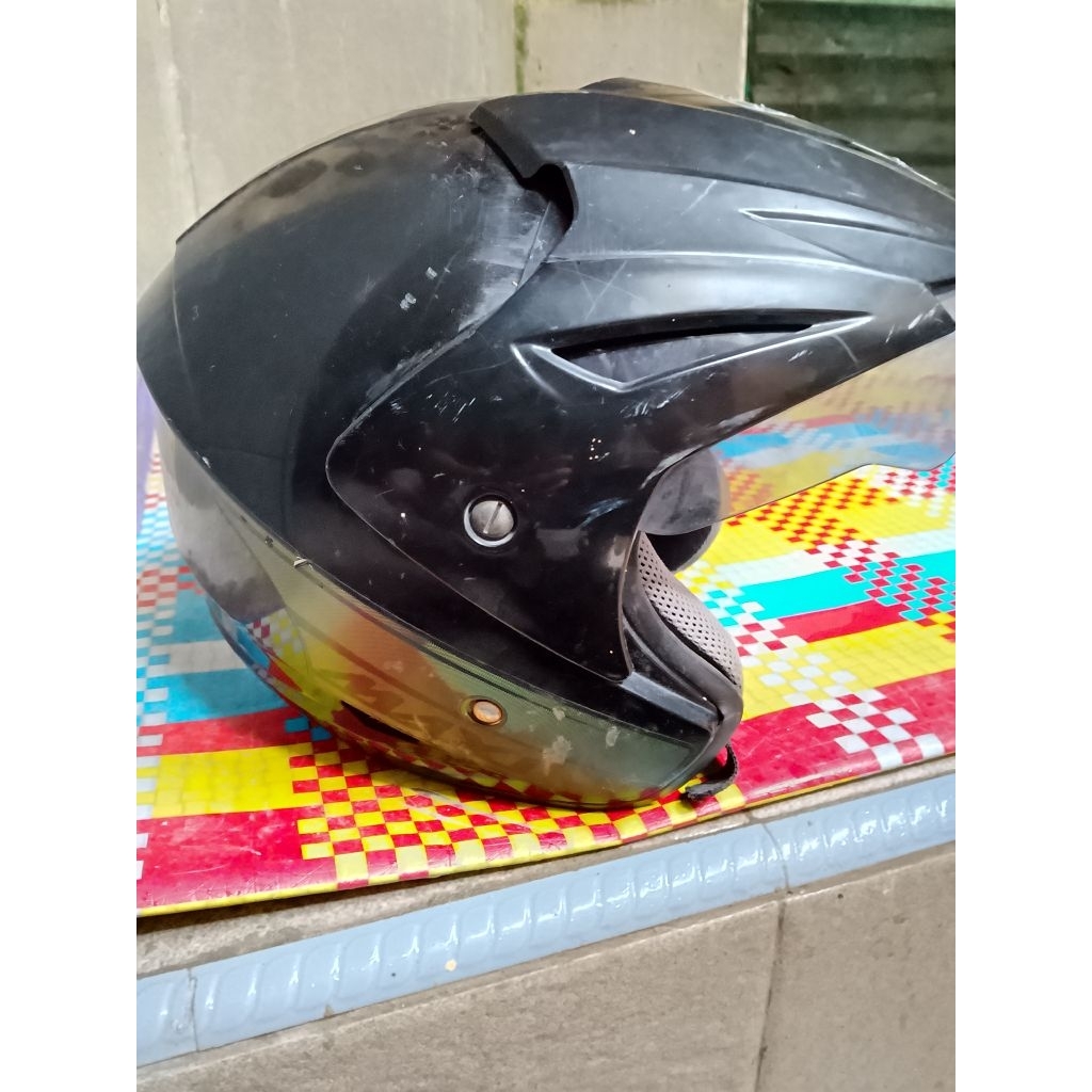 Helm Yamaha bekas