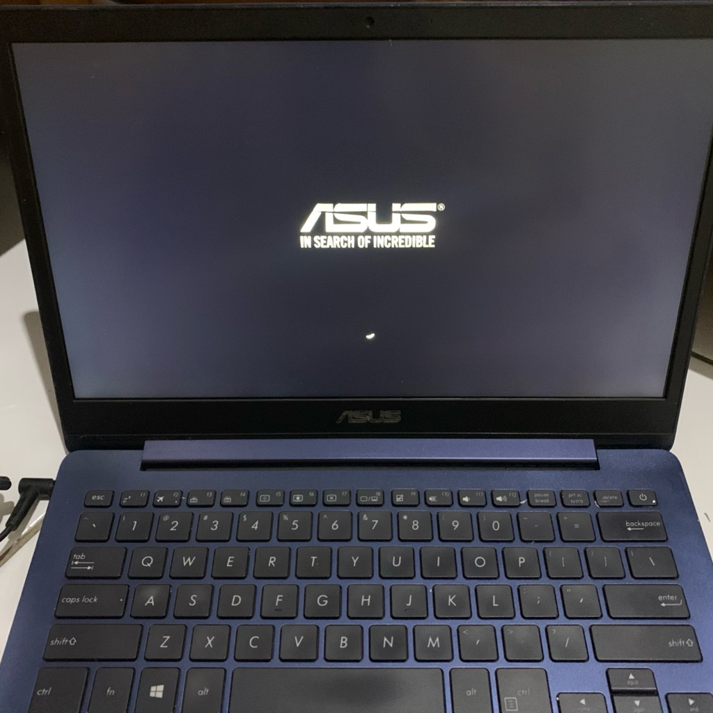 Jual cepat laptop second ASUS ZenBook UX331UN Intel Core i5-8550U Ram 8GB 256GB SSD Nvidia