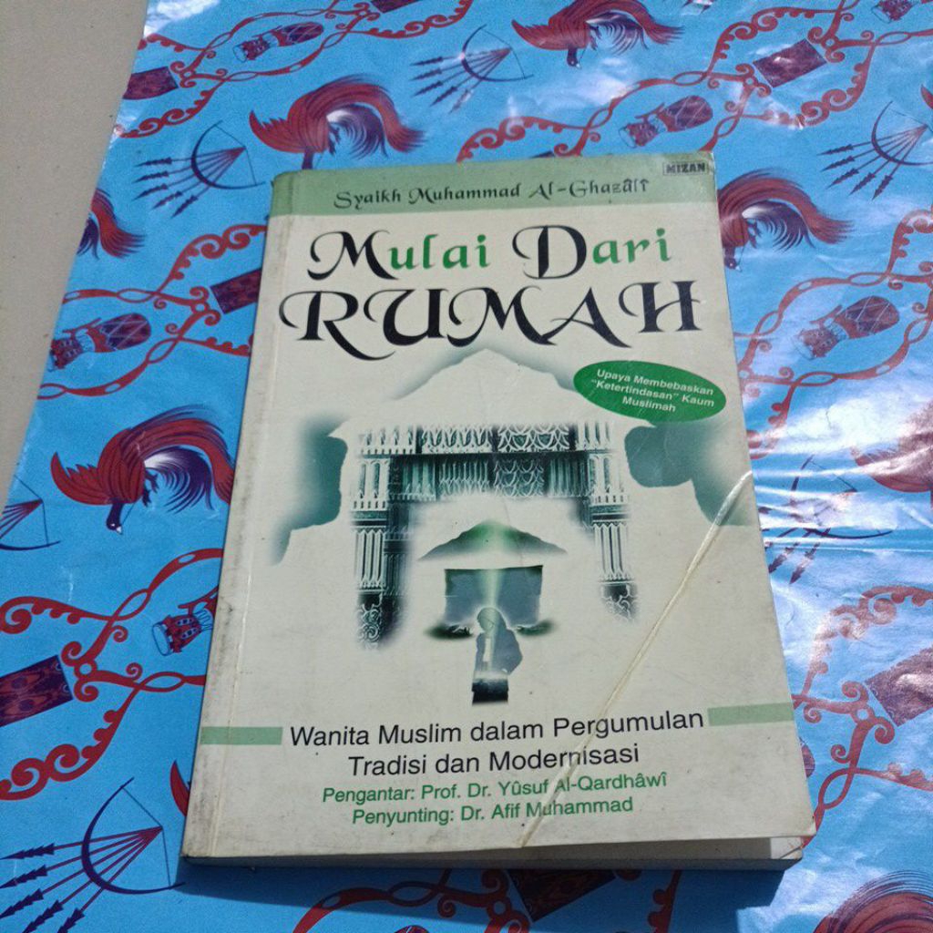 Buku Syaikh Muhammad Al Ghazali - Mulai dari Rumah, Wanita muslim dalam pergumulan tradisi dan moder