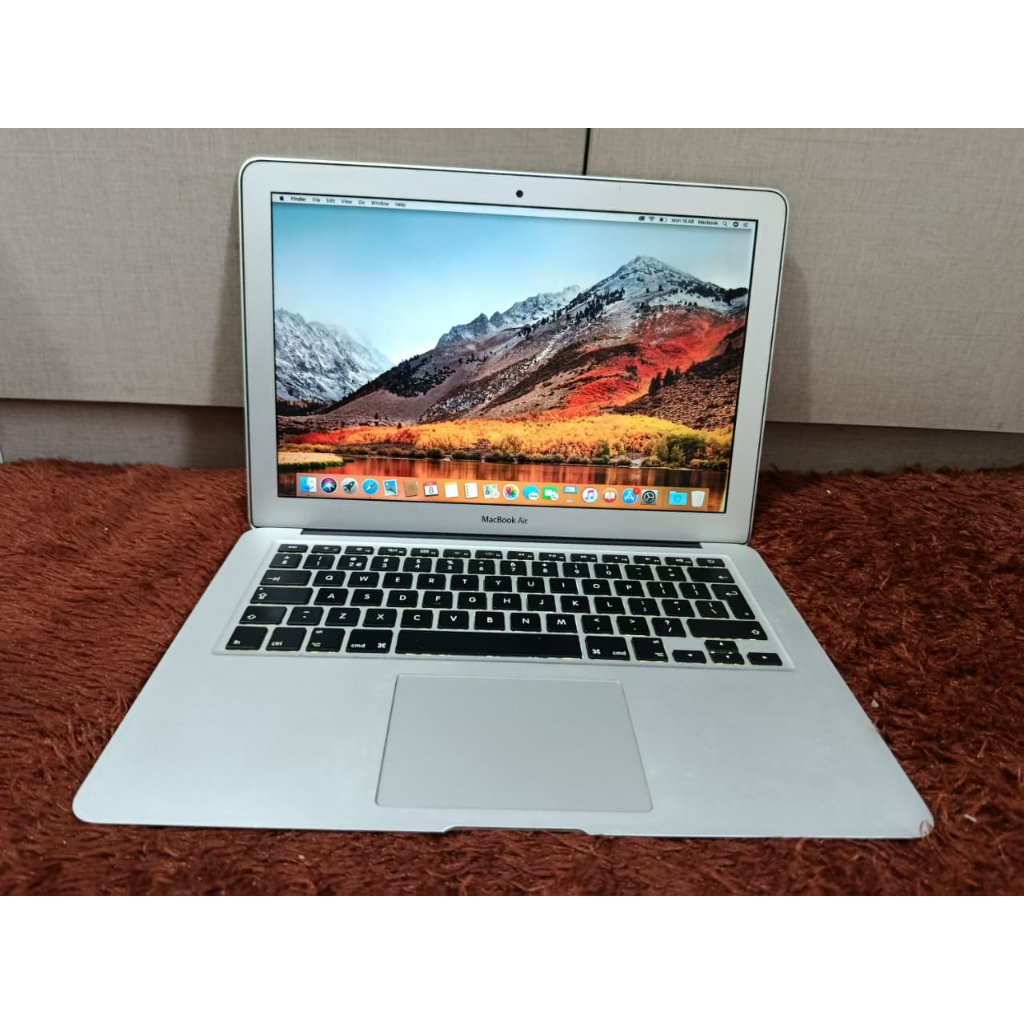 Macbook air 2017 13 inch    Macos high sierra  Processor Intel core i5 1.3GHz  Ram 4 gb ddr3  iCloud