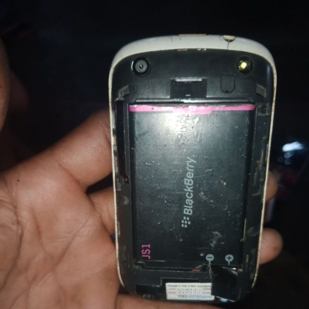 hp jadul Blackberry 9320