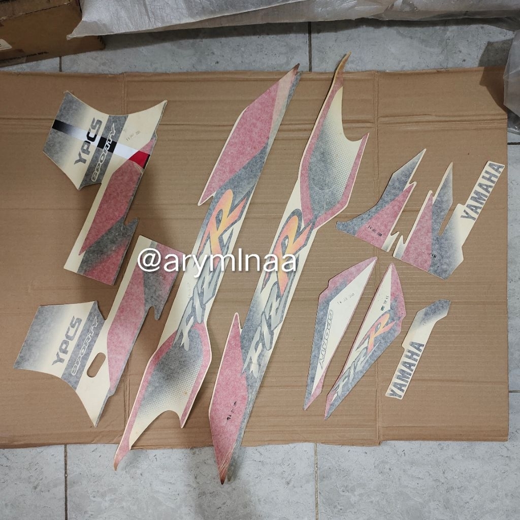 STRIPING STIKER LIS GRAPHIC F1ZR FIZR MERAH PUTIH HITAM SPORTY 2001-2002 ORIGINAL YAMAHA YGP