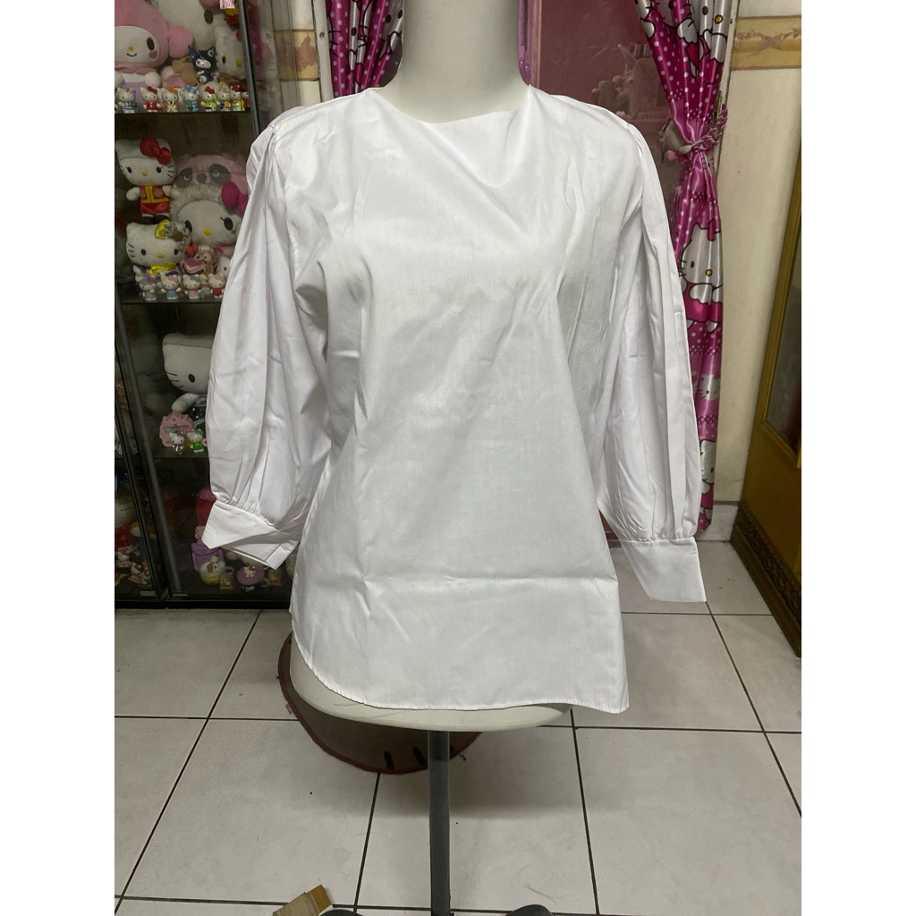 blouse putih lengan balon