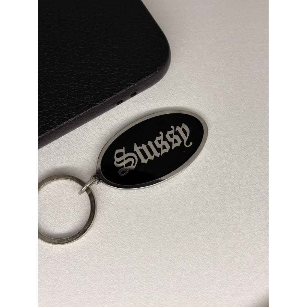 Stusy Badge Keychain Gantungan Kunci Stusy