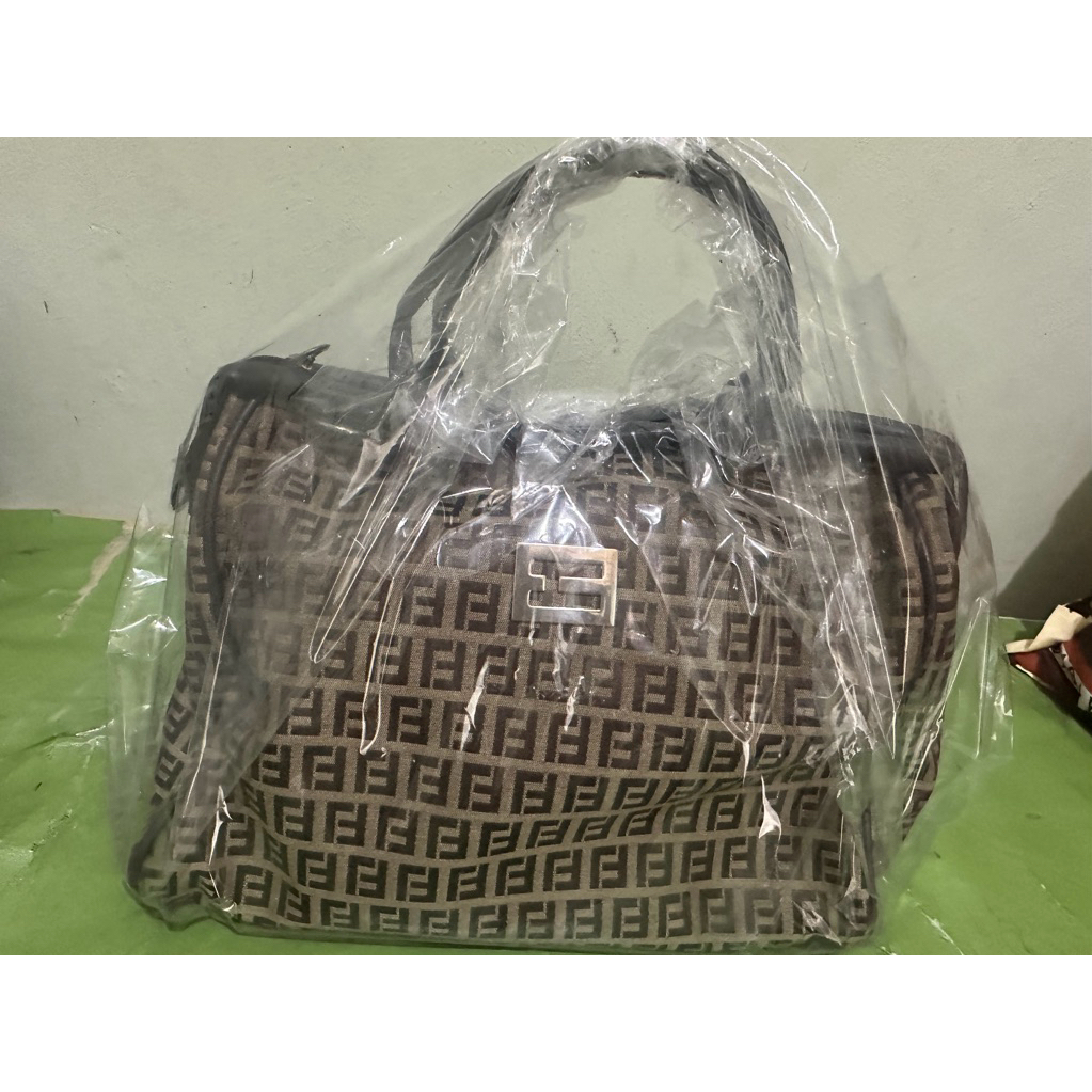 tas preloved Fendi Zucchino canvas tote bag in brown and black