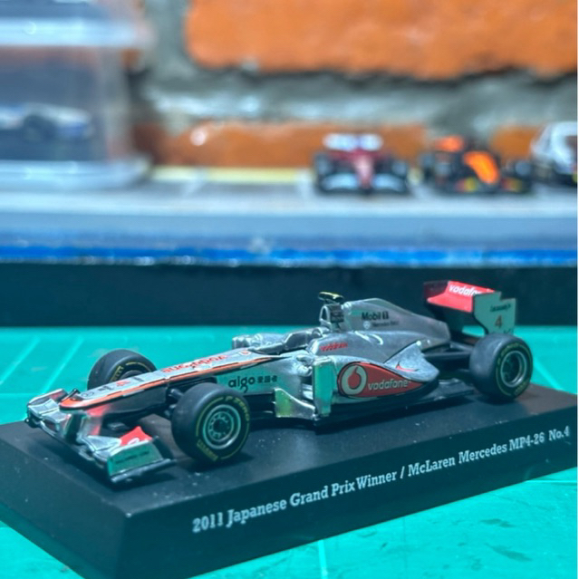 Kyosho Formula 1 Mclaren Mercedes MP4/26 - Jenson Button #4 2011
