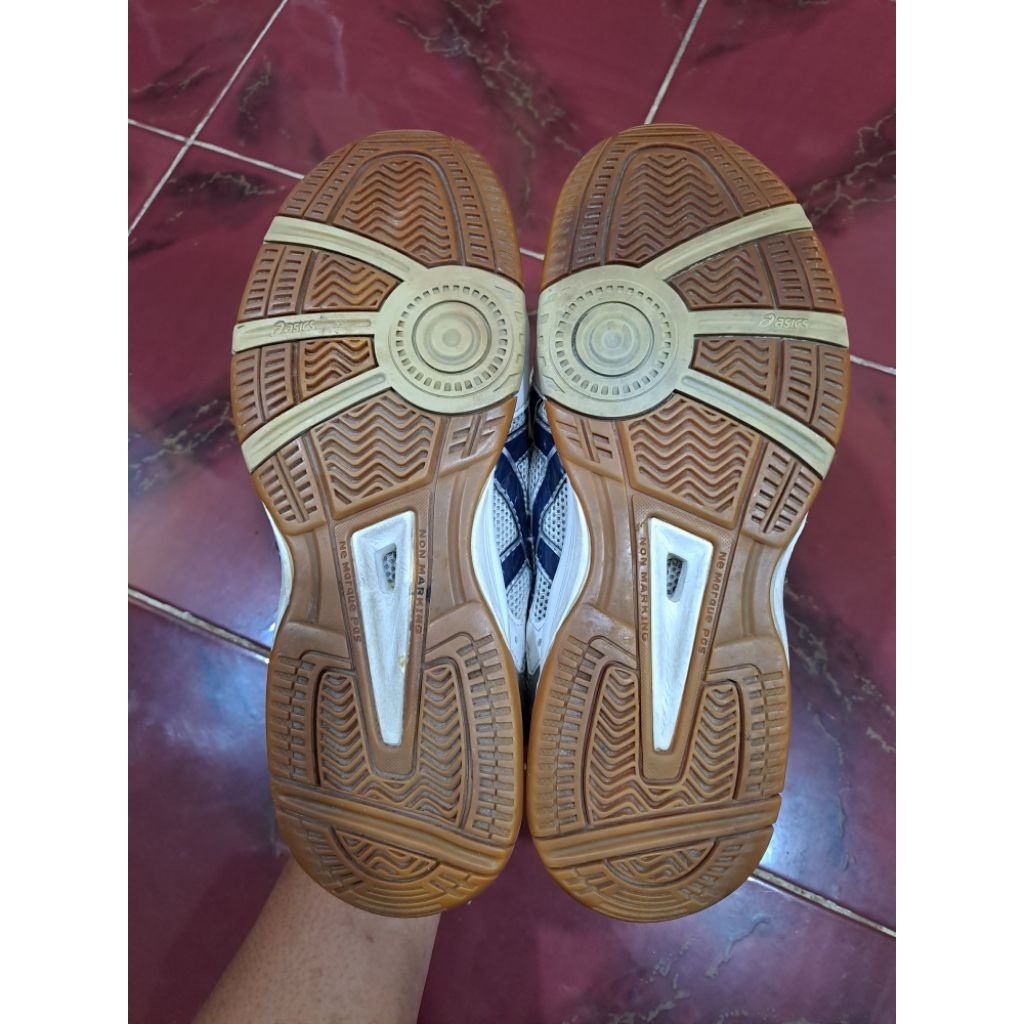 Sepatu sneakers asics pria