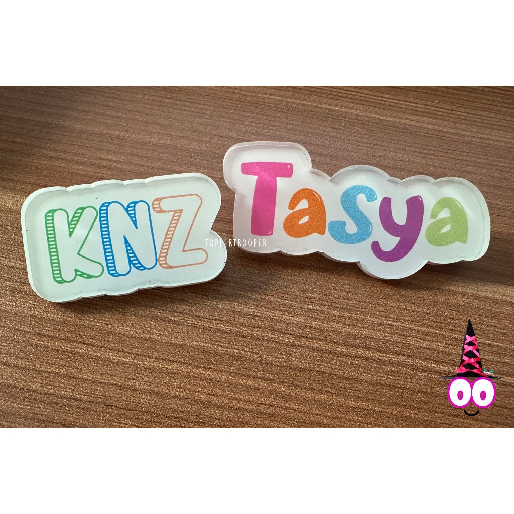 UV Print BROS PIN Nama Name Tag Akrilik Papan Nama Warna Warni Dekorasi Pin Topi Tas Pin/Bros/Pin Ak