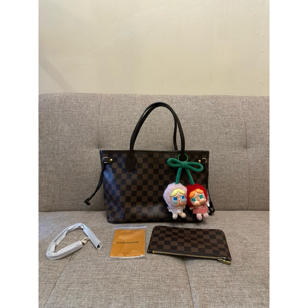 LV neverfull damier size PM