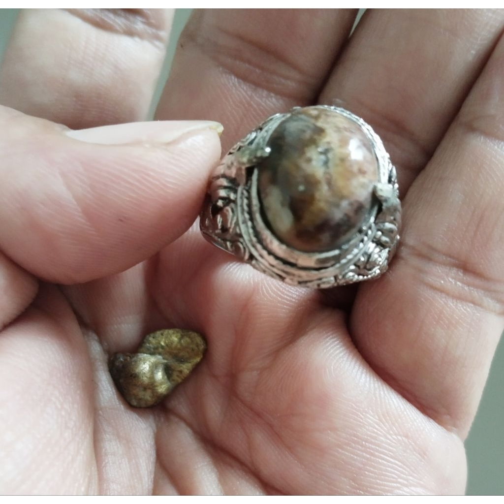 Cincin permata dari taksu lobok + wesi kuning