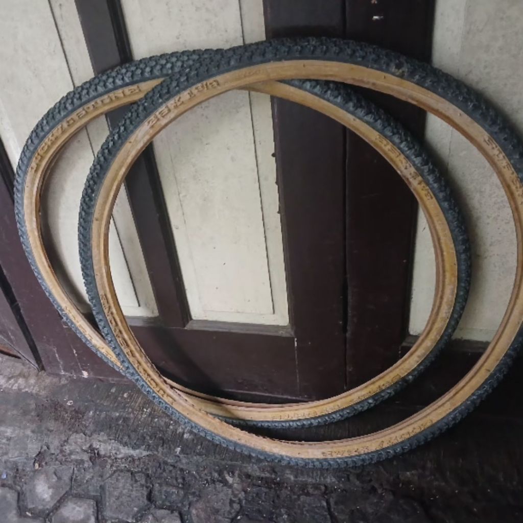 ban luar goodyear 26 x 1 3/8 gumwall