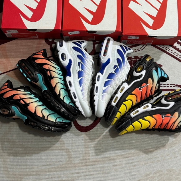 SEPATU SNEAKERS Nike Air Max TN Plus Sneakers Multicolor