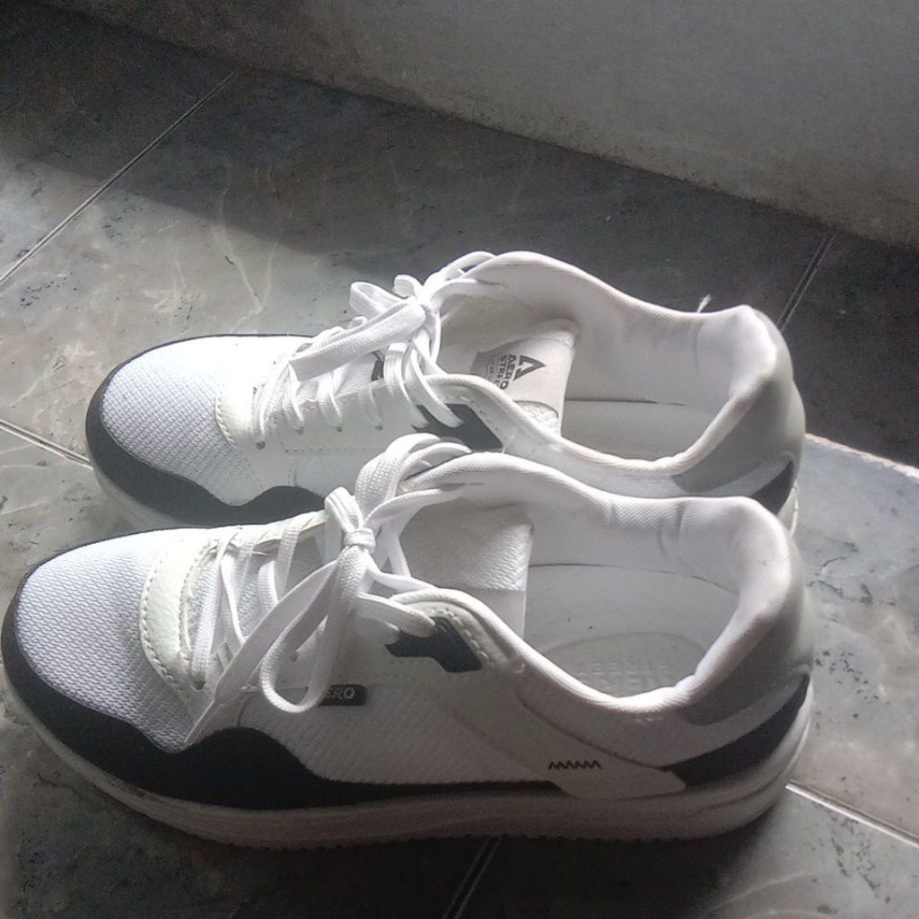 SEPATU AERO