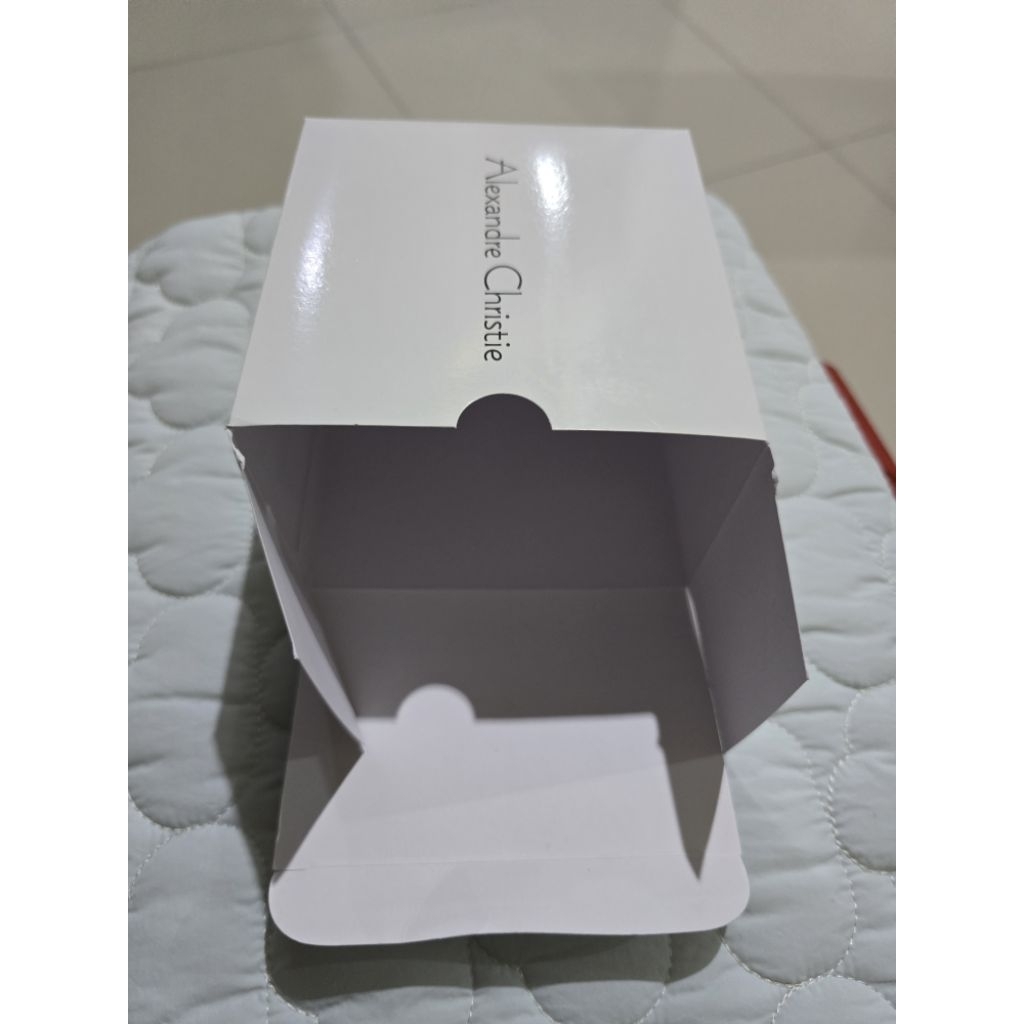 Dus luar kotak jam AC standard