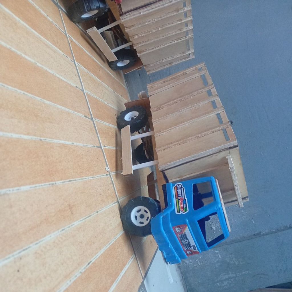 miniatur truk oleng truk plastik