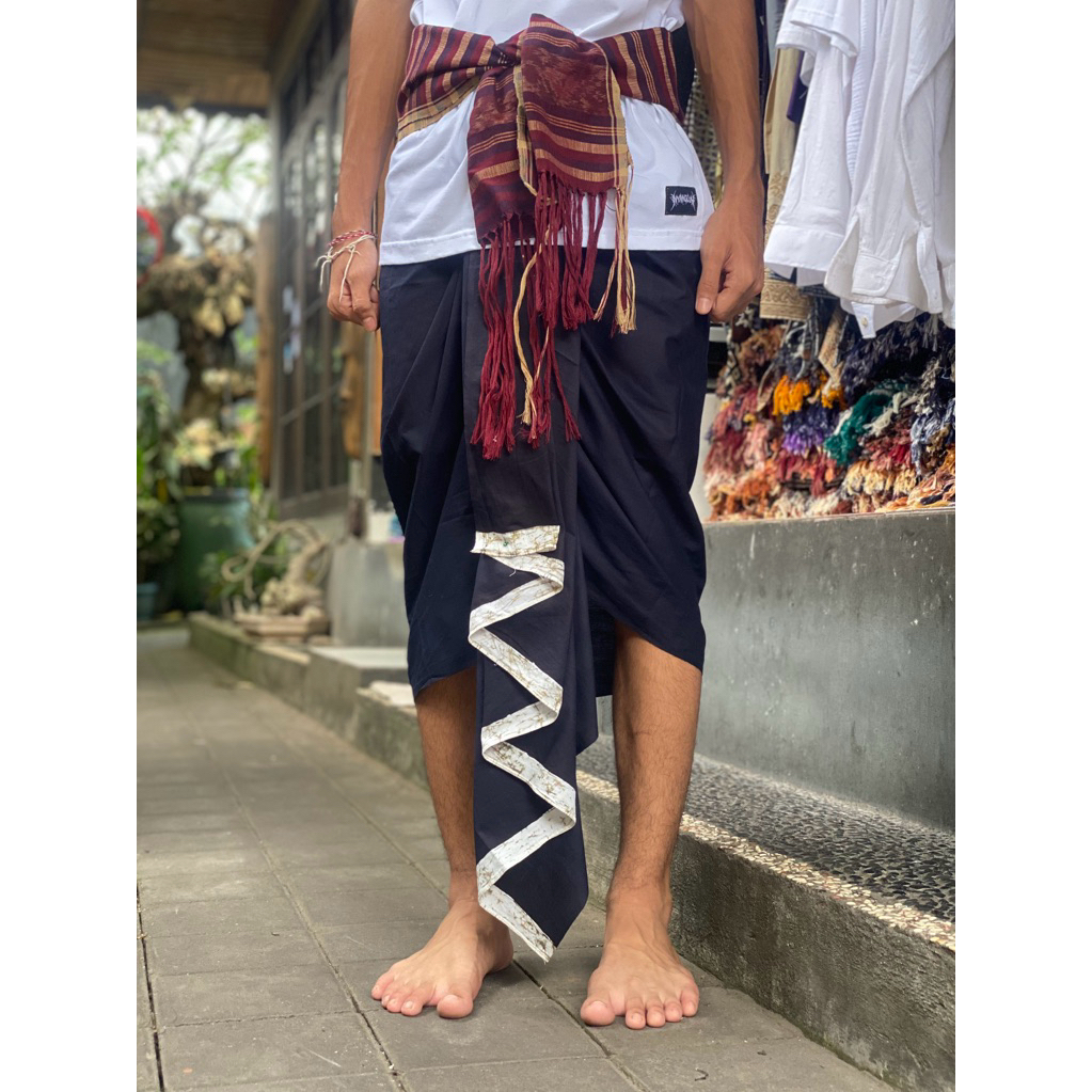 Kamen Endek Hitam Lis Putih 100x230cm