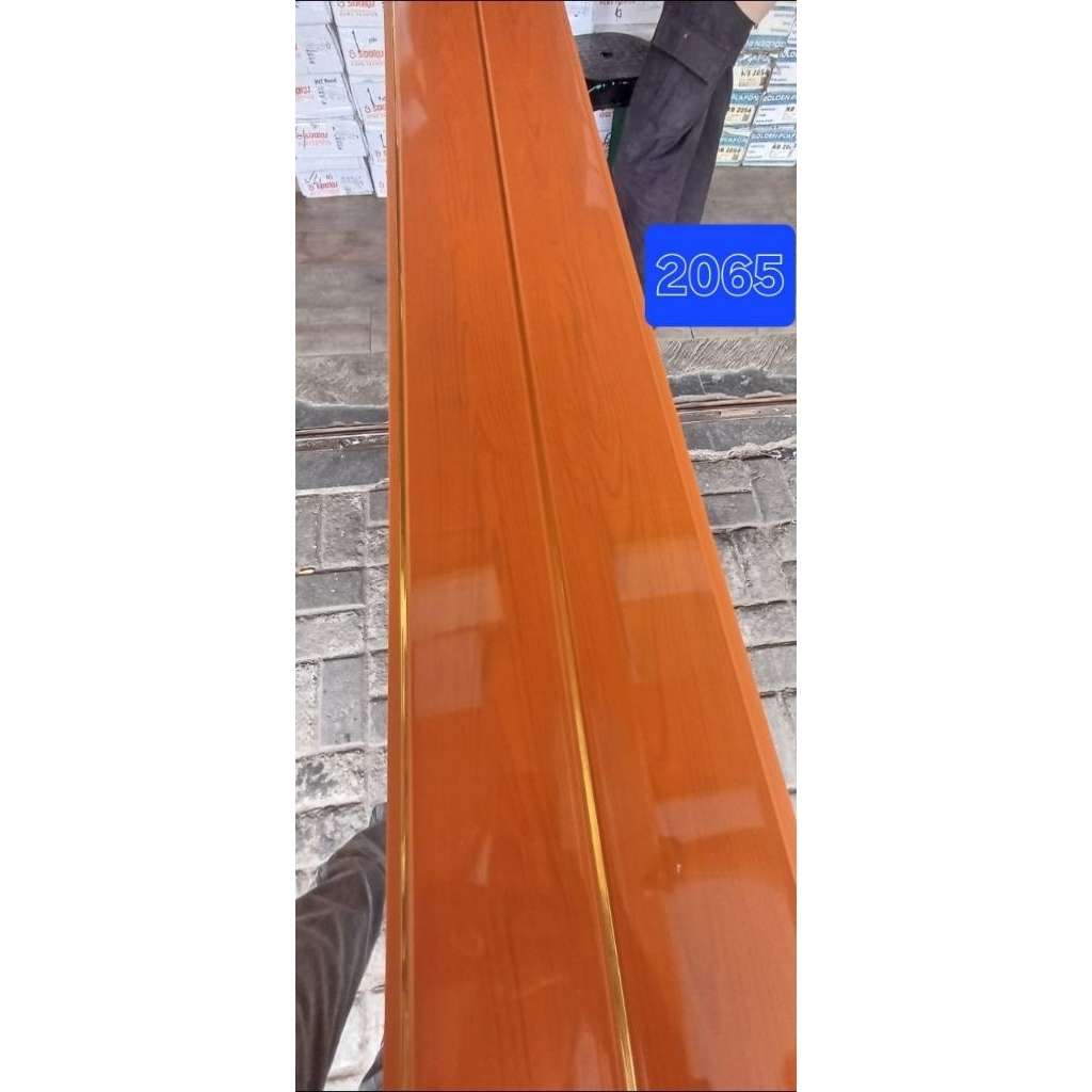 plafon pvc serat kayu coklat glossy