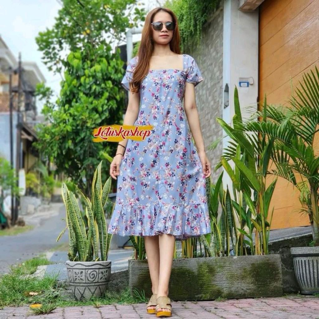 Lotuskashop Dress Wanita Motif Bunga Biru Muda dengan Ruffle Hem dan Lengan Pendek untuk Tampilan El