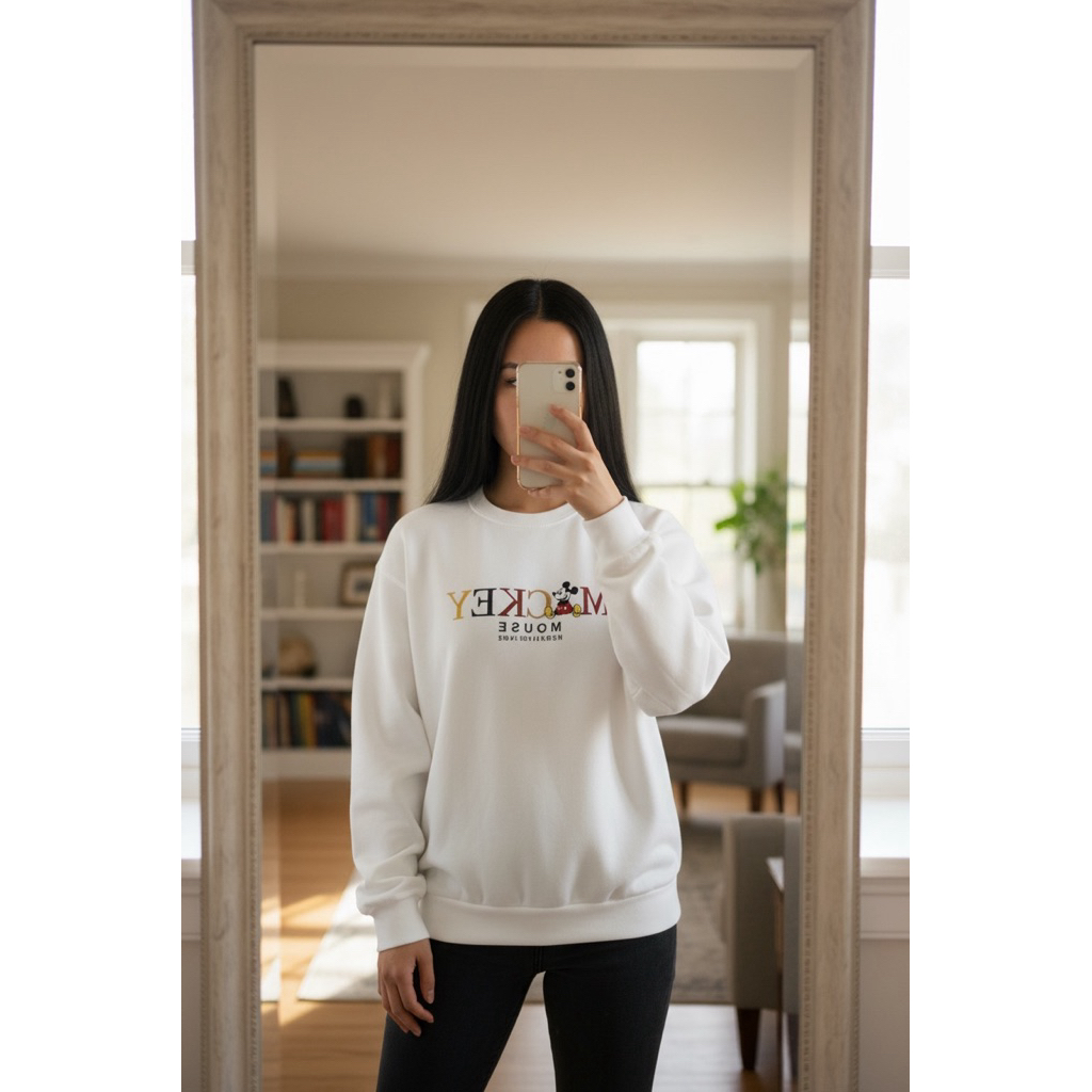 SWEATER UNISEX MERK STRADIVARIUS / MICKEY MOUSE / SIZE M INTERNATIONAL