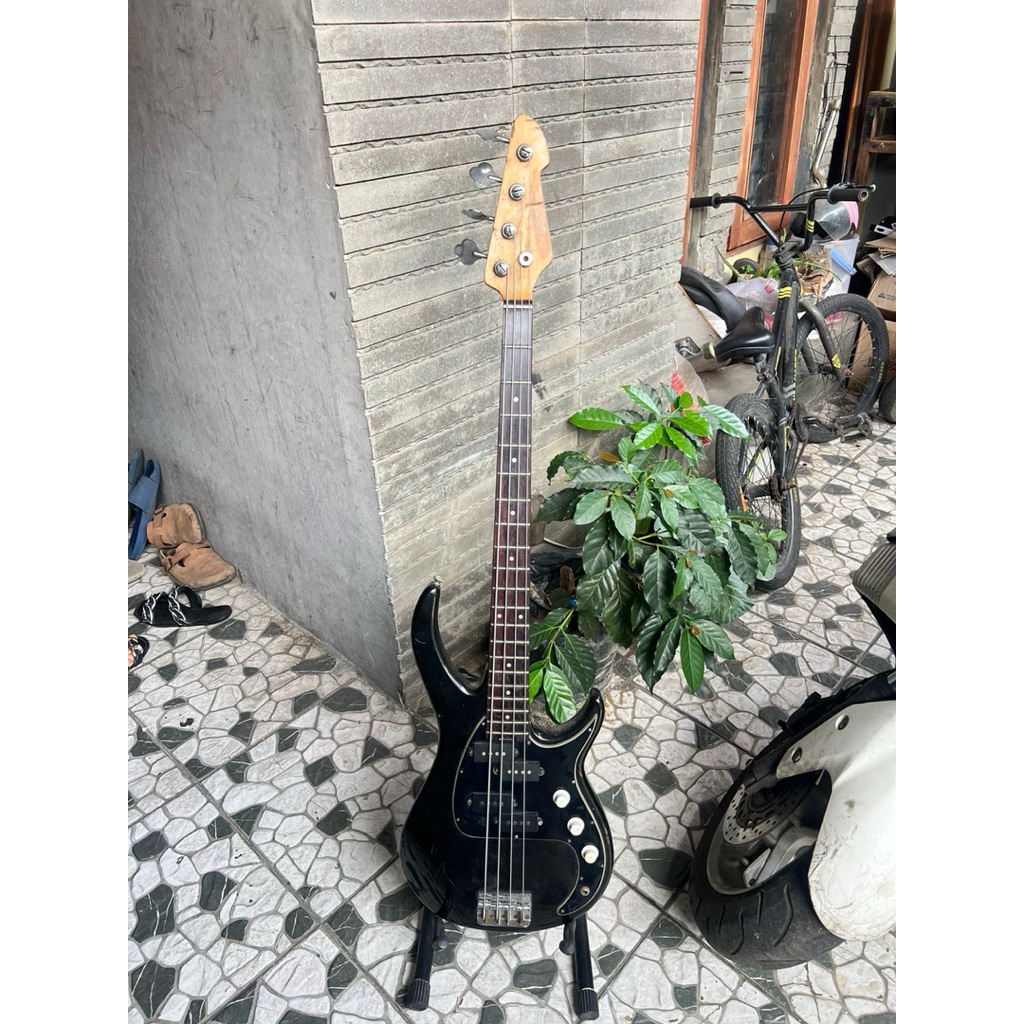 Bass gitar peavey jadul kayu lama matang sound ajib