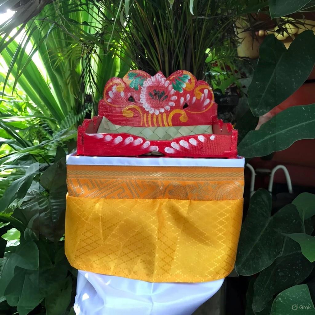 Toko Jenar - Pelangkiran Kayu Kecil Sampai Besar + Wastra Pelangkiran Putih Kuning & Tikeh Pandan Mu