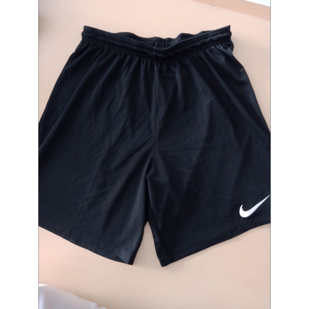 celana pendek olahraga Nike preloved(minus)