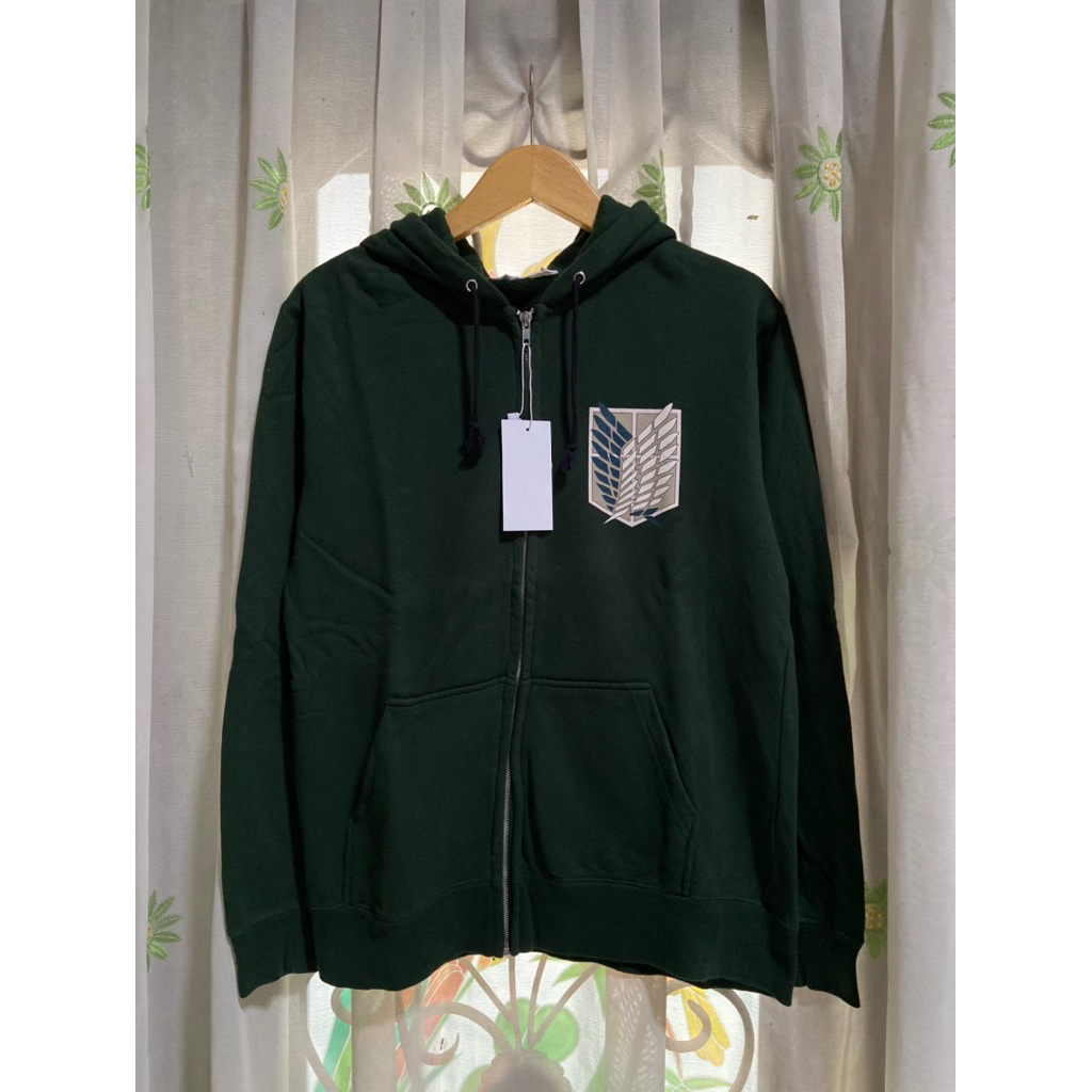 Hoodie anime AOT  hijau size L
