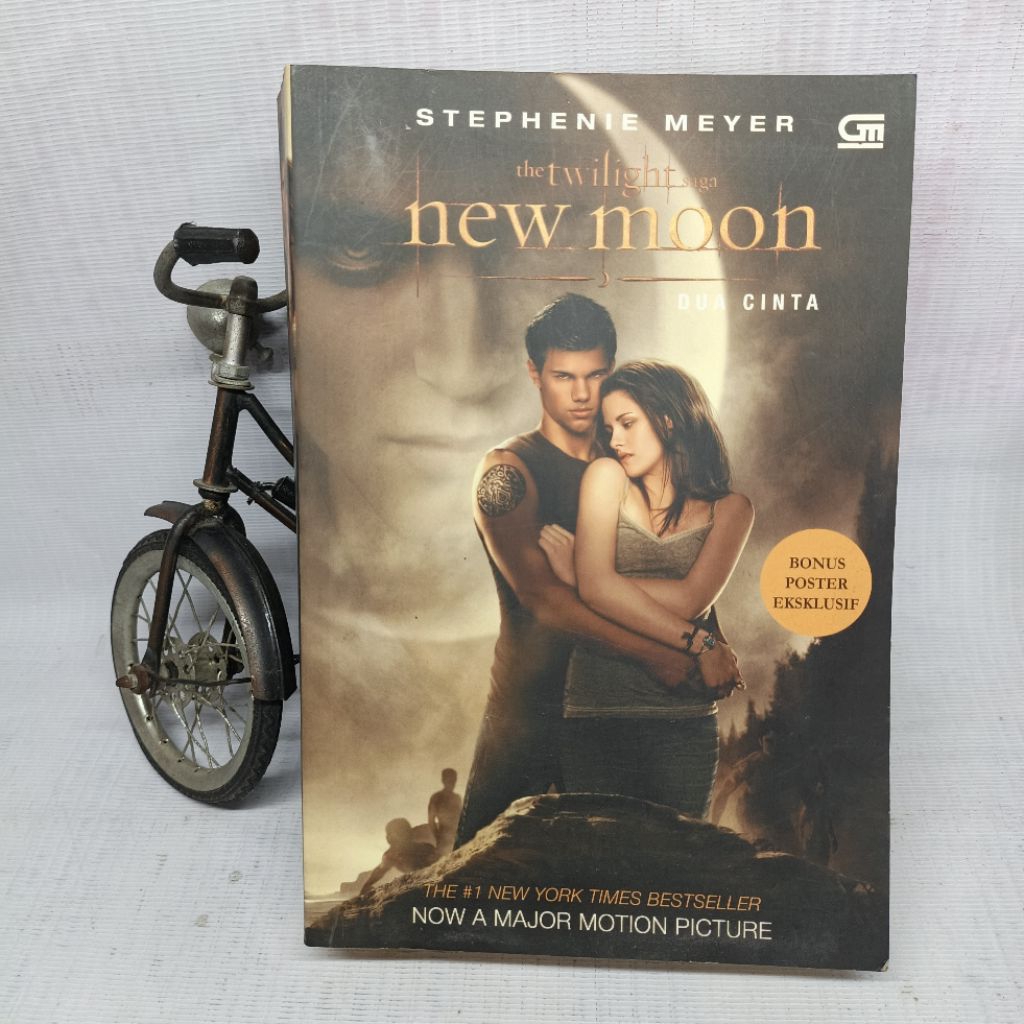 Novel Twilight New Moon + Poster