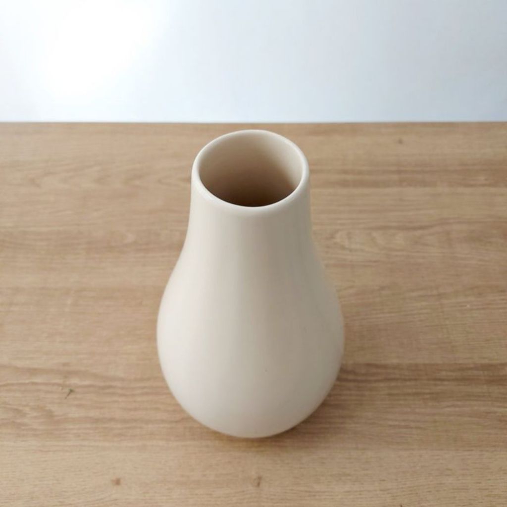Vas Bunga Keramik Putih Minimalis | Dekorasi Meja & Ruang Tamu