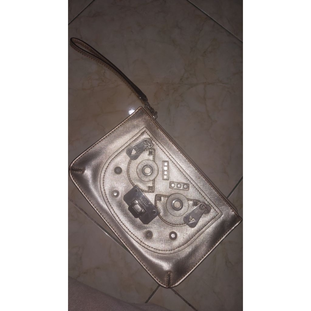 Preloved guess hand bag Clutch