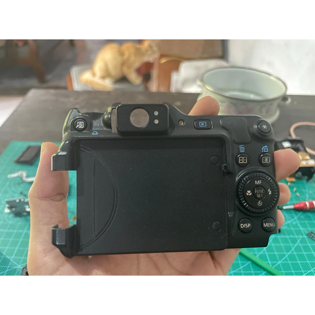 Back cover Canon G12