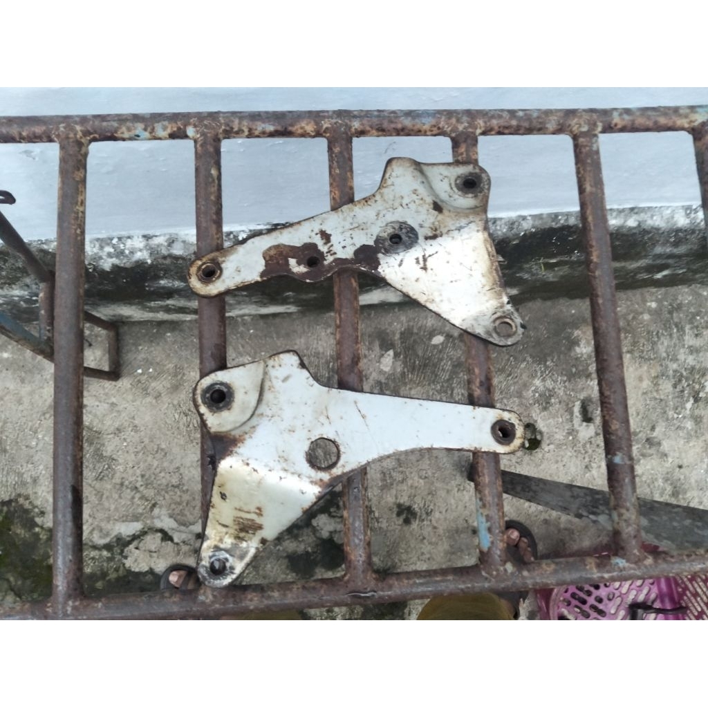 Footstep belakang Suzuki crystal original second