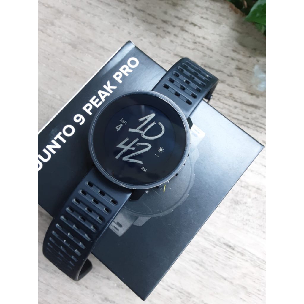 jam smartwatch Suunto 9 peak pro