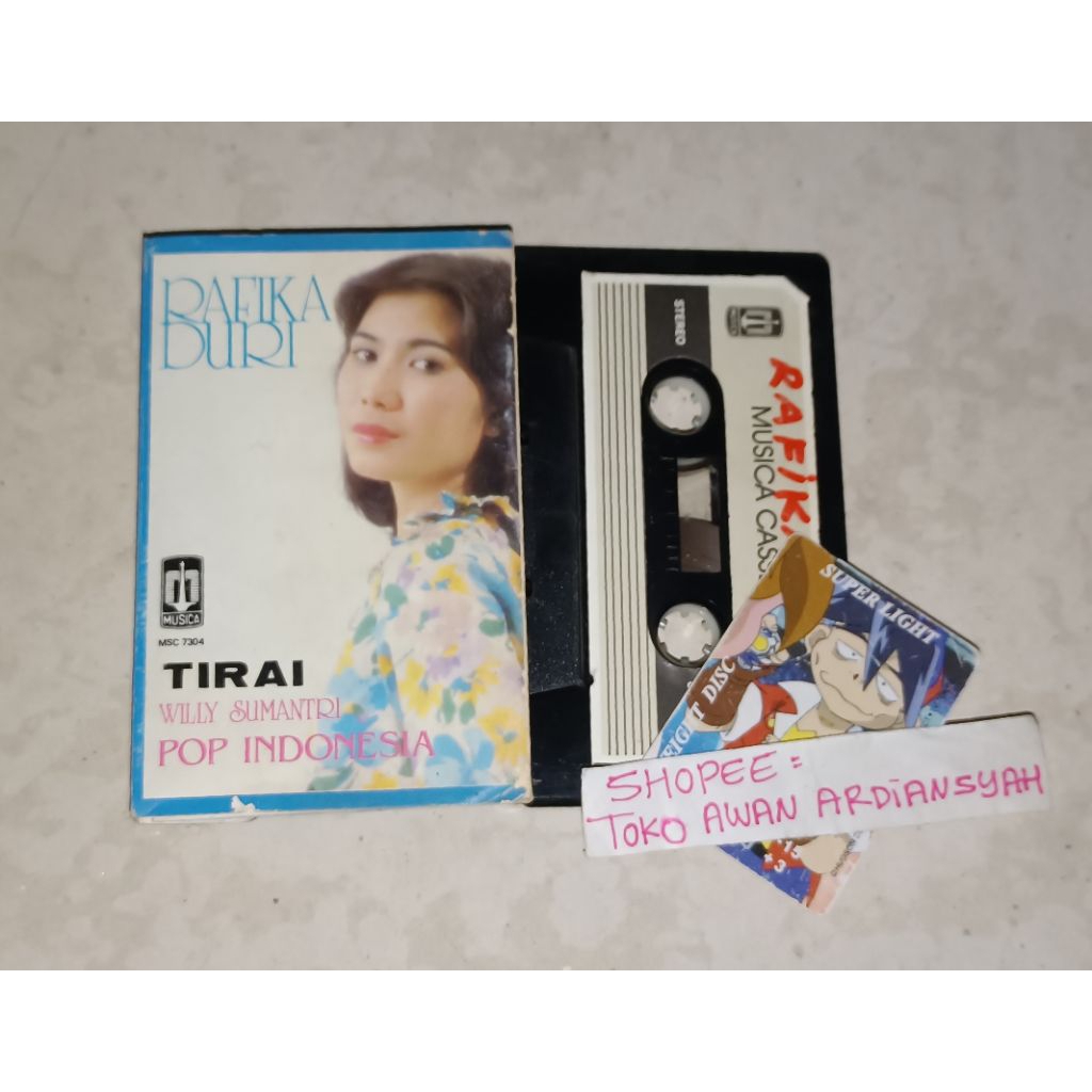 kaset pita rafika duri tirai (kotak kaset ada coretan nama , liat semua foto)