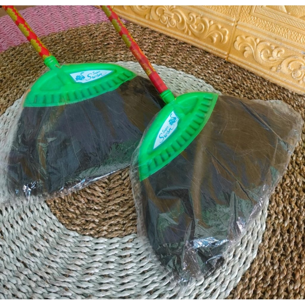 sapu ijuk hitam/sapu lantai ijuk