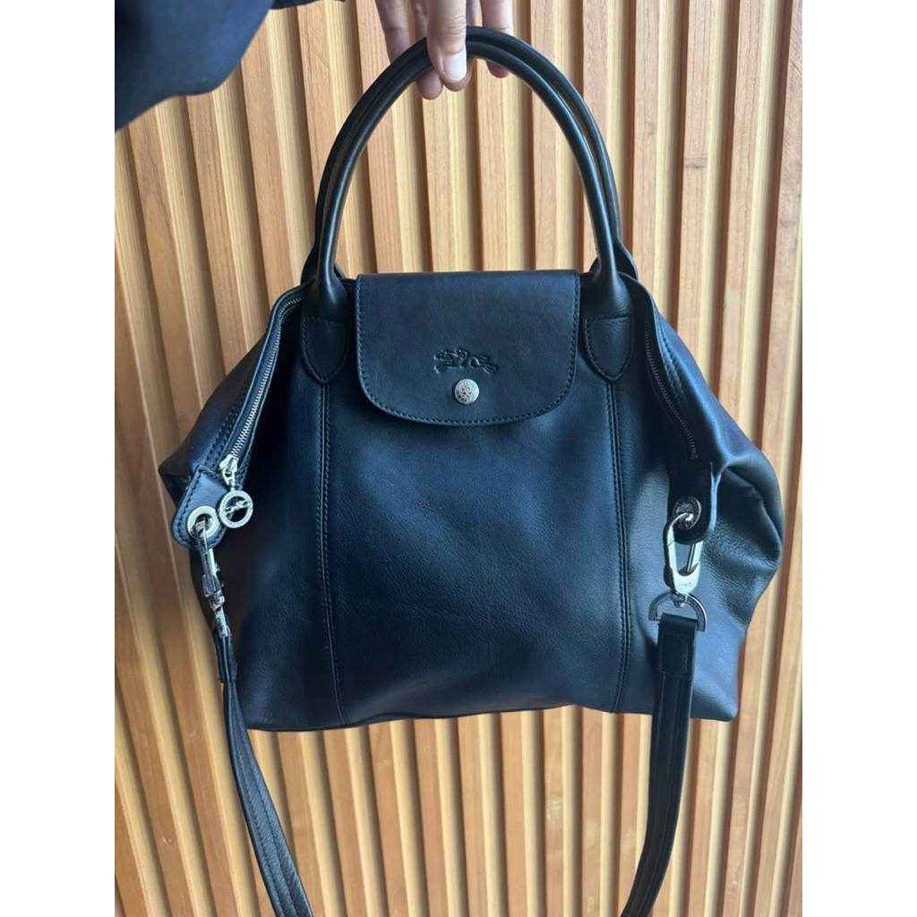 cuir hitam medium preloved