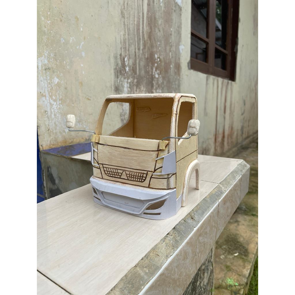 Kabin truk canter skala 14/ kabin truk oleng/ miniatur truk/ truk mainan