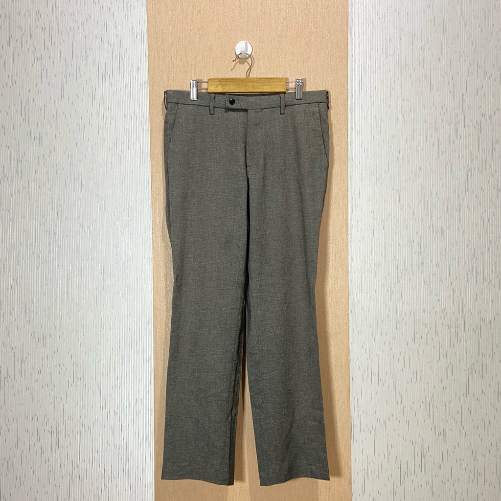 Work Pants UNIQLO AIRSENSE (Ultra Light) / Celana Bahan Pria / JP438 / Size 31