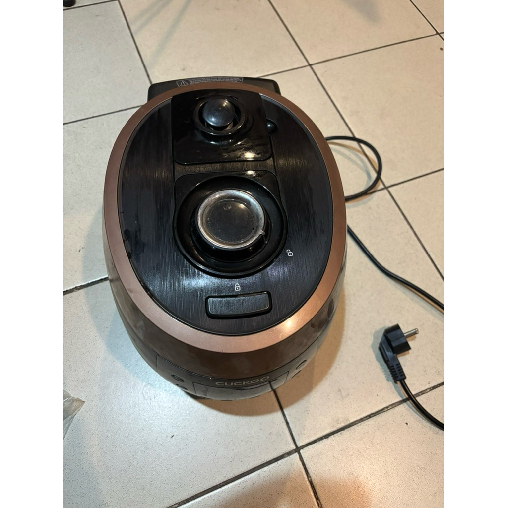 (PRELOVED)COCKOO Pressure Cooker 1 L CRP-R0612F