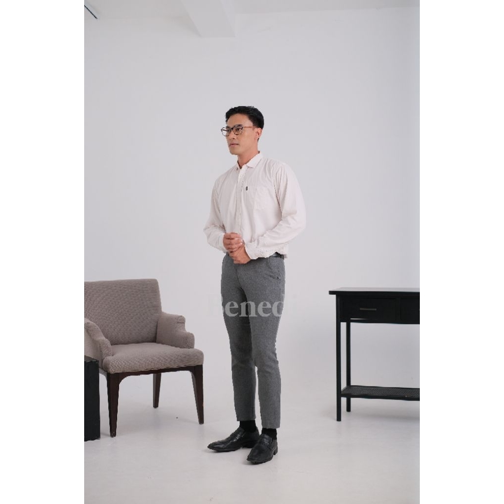 Celana Pria ALVINO Standard Slim, bahan Melar Medium stretch