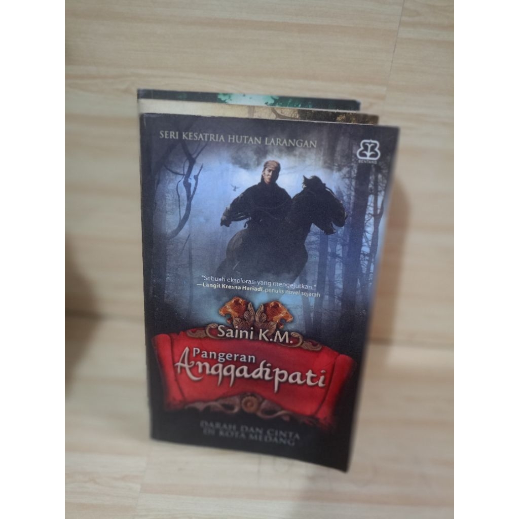 BUKU PAKET 3 NOVEL, SAINI K.M.1. Pangeran anggadipati 2. Raden banyak sumba 3. Pertarungan terakhir
