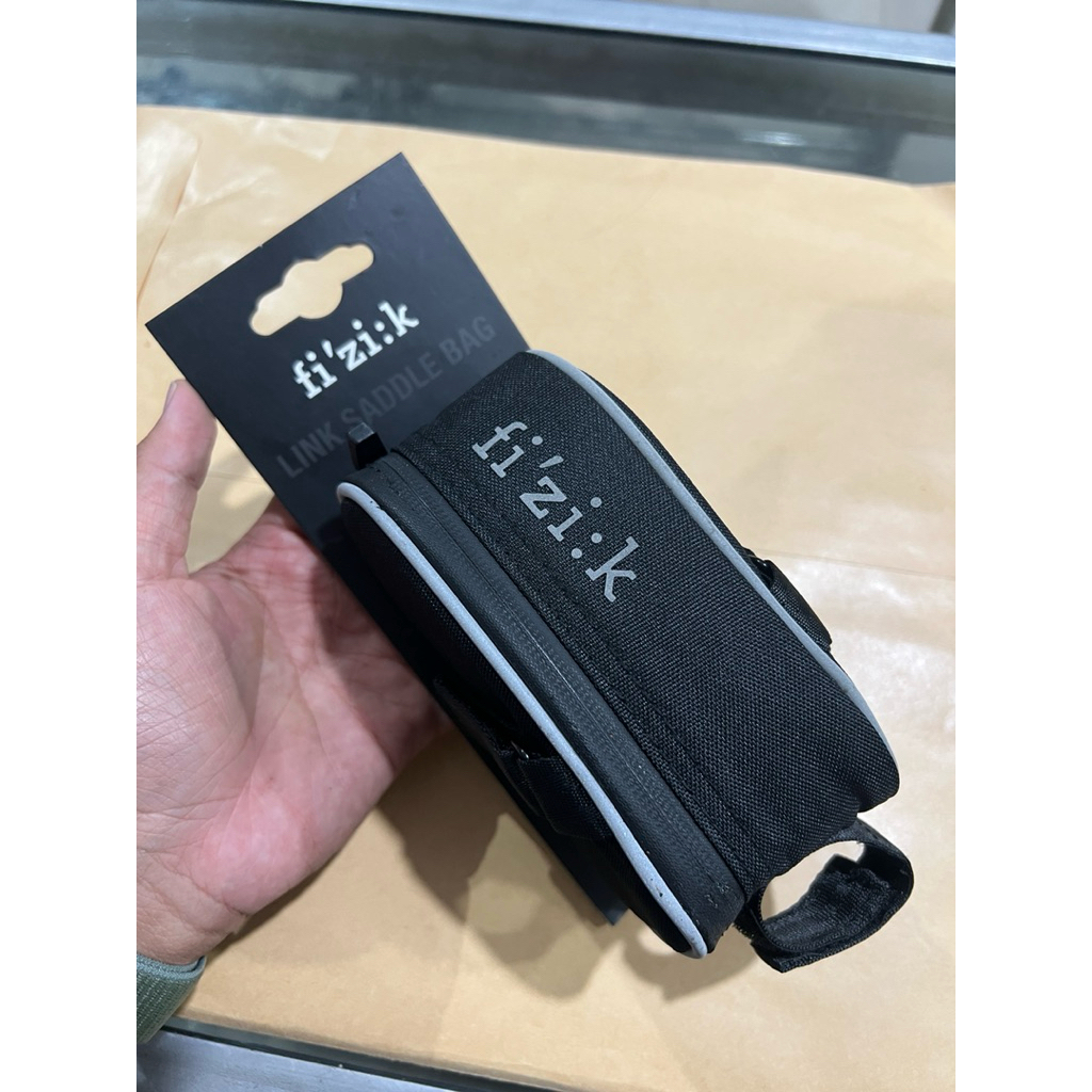 SADDLE BAG FIZIK HITAM BLACK LINK SADDLEBAG TAS SADEL UNTUK SEPEDA MTB RB SELI UNIVERSAL