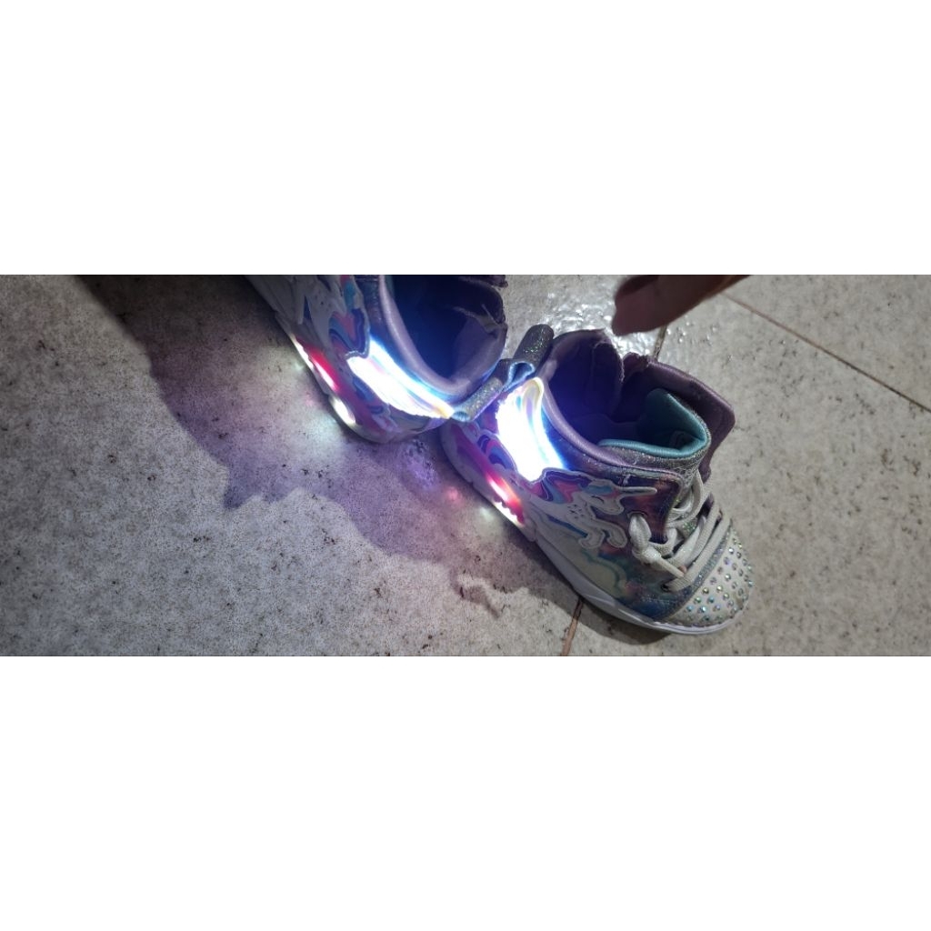 PL Skechers Original Anak Perempuan Nyala