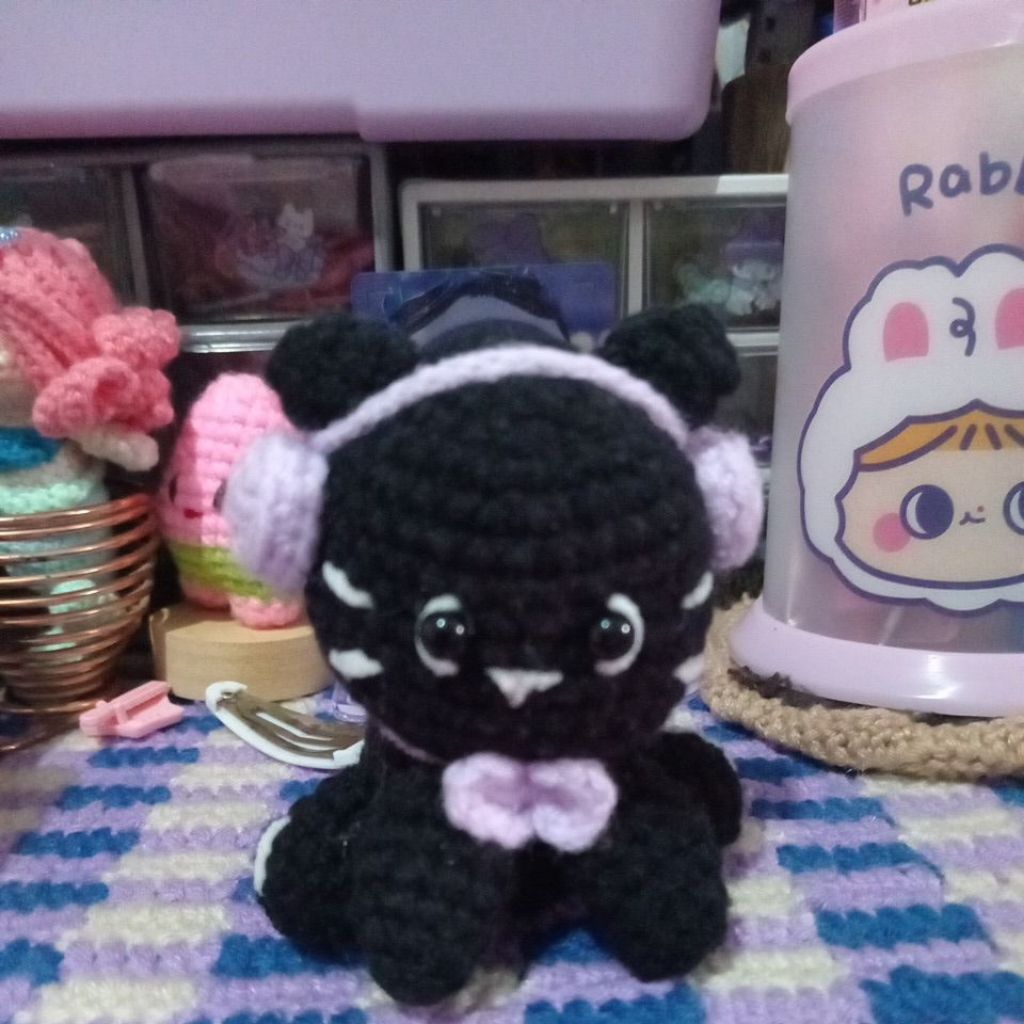 Kucing hitam (Earphone)