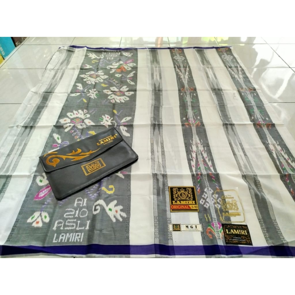 sarung Lamiri sutra asli tenun tangan