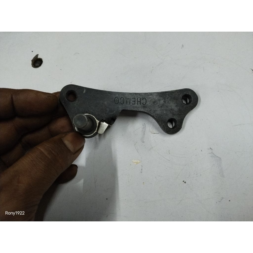 breket kaliper depan tiger revo