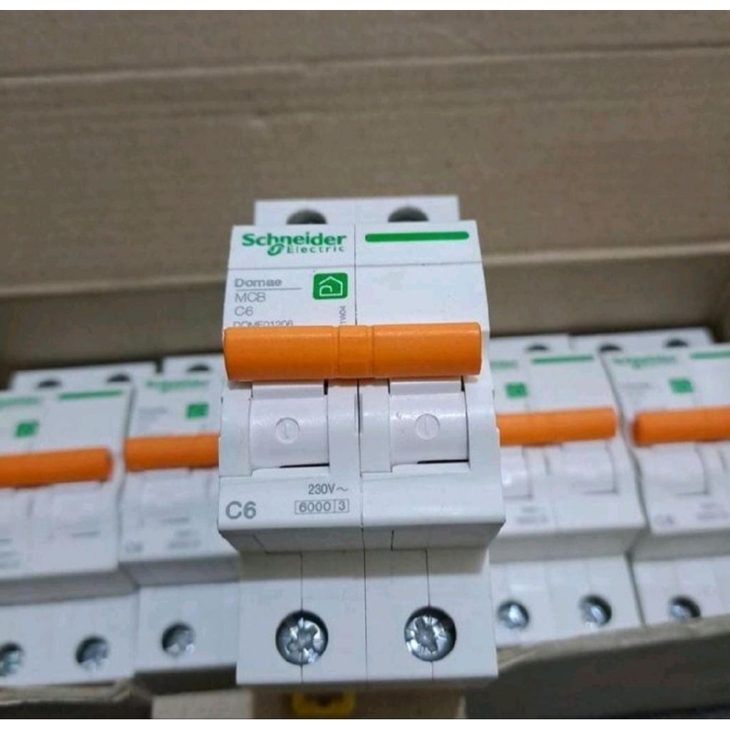 MCB SCHNEIDER DOMAE 2P 6A/MCB DOMAE 2P 6A SCHNEIDER ORIGINAL