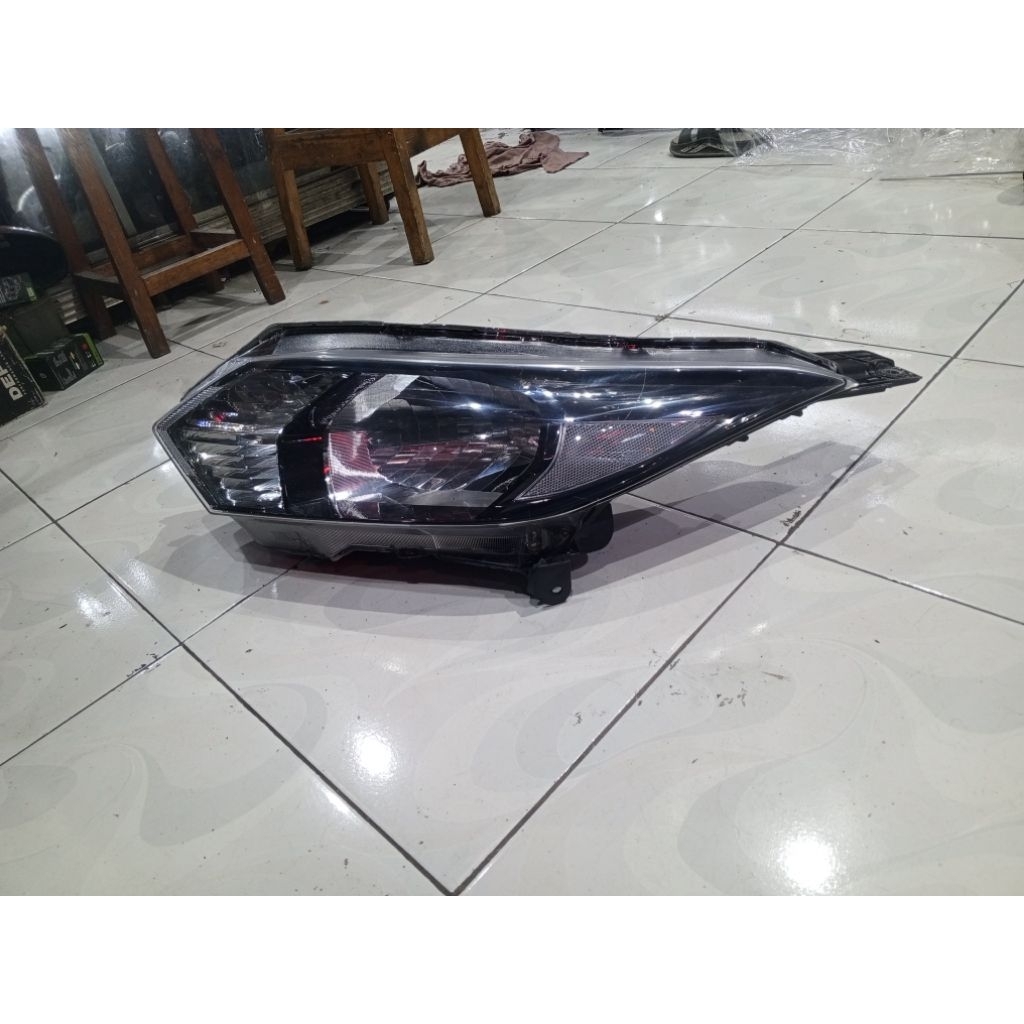 headlamp honda HRV 2016-2017 Original. lampu depan HRV original