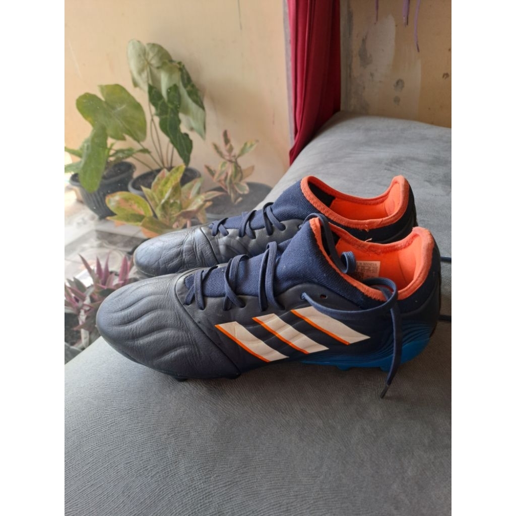 sepatu bola copa sense