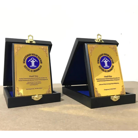 Plakat Kayu Plat Akrilik Gold Custom + box